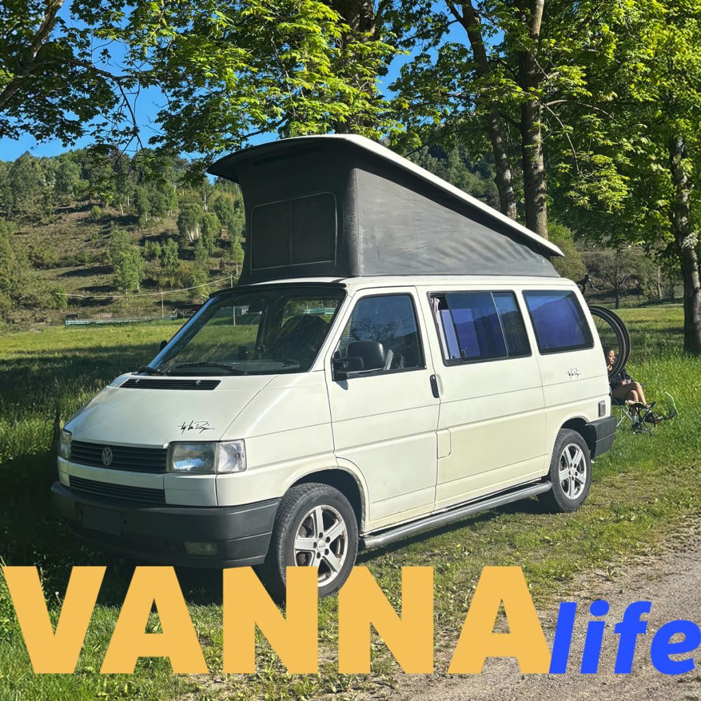 Un van chiamato Vanna in mezzo al verde